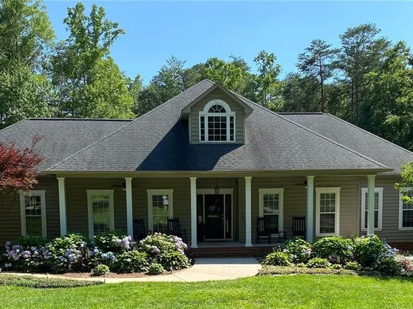 1096 Corner Rd, Pinnacle, NC 27043