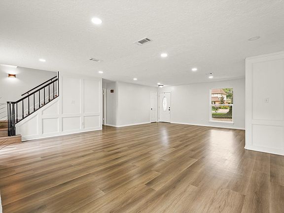 5th image of 2918 Hackberry Ln
