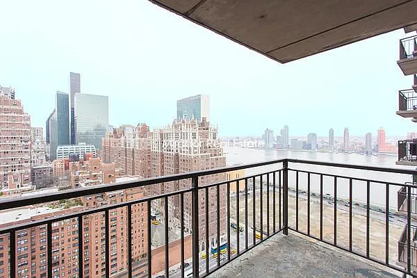 Rented by Mirador Real Estate | media 34