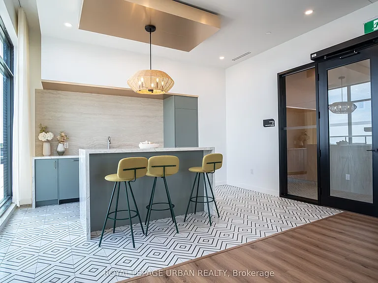 1660 Bloor St W #913 — Photo 33