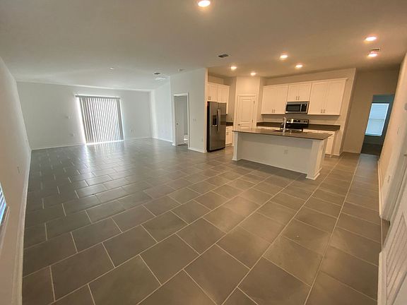 4th image of 419 Three Oaks Dr