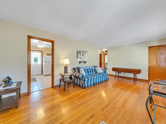 3rd image of 1156 Starmount Ave