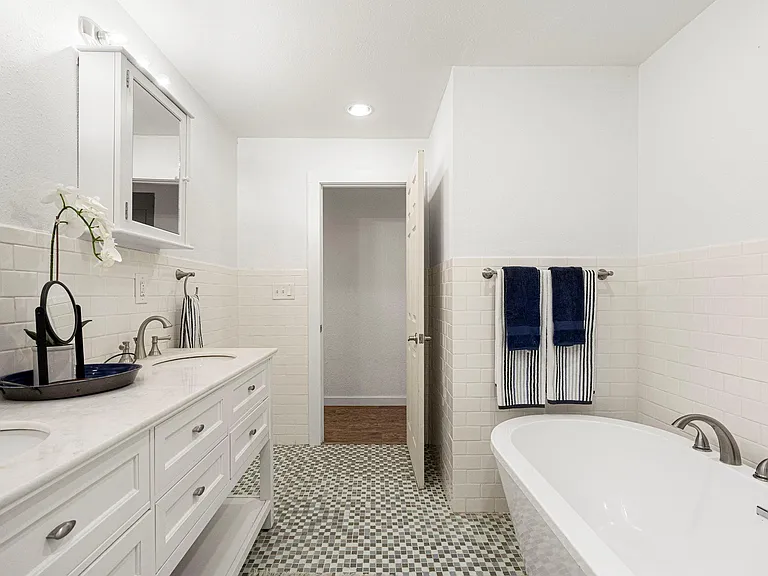 2591 Spring Valley Dr — Photo 23