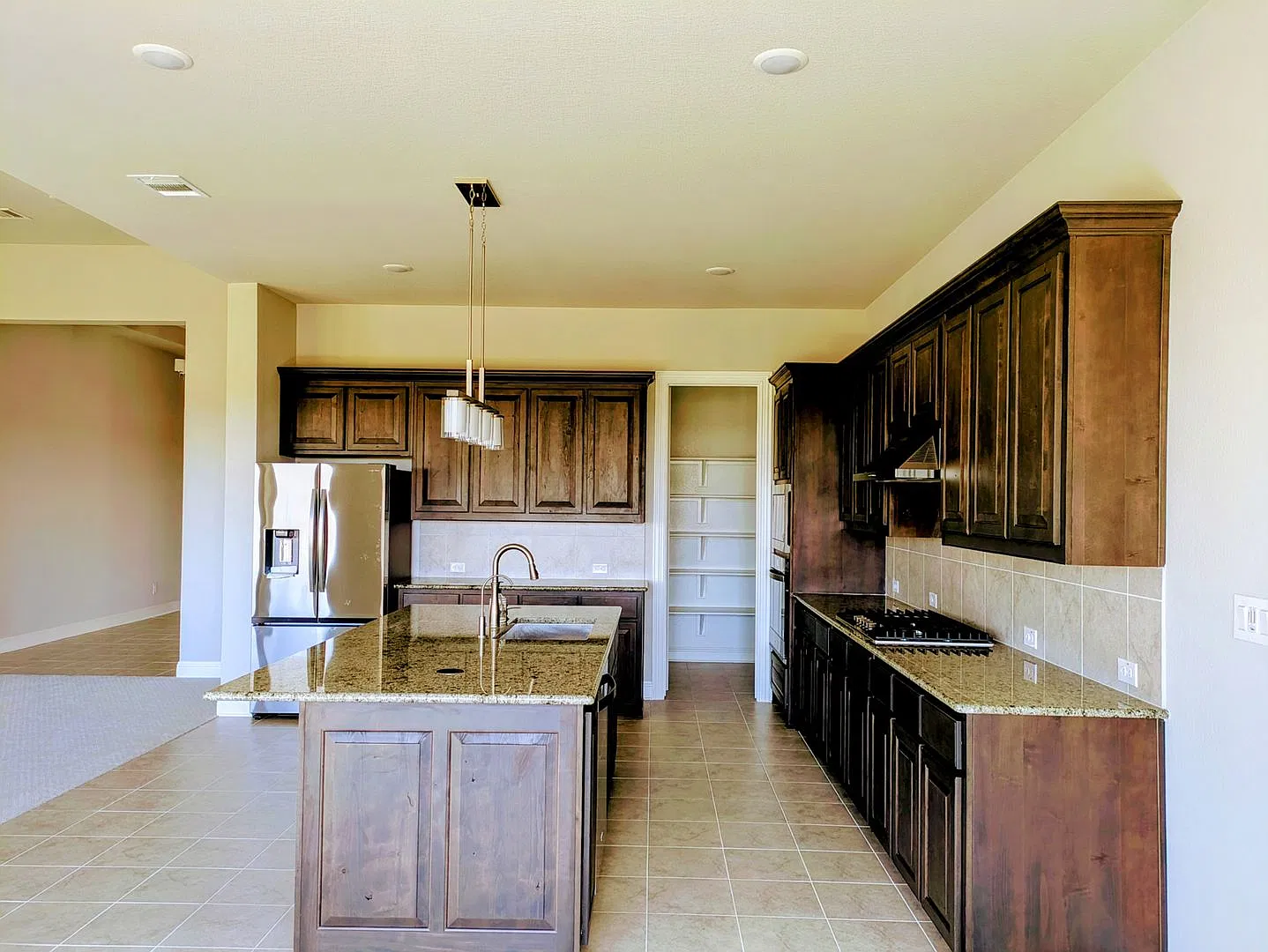 Stunning 3-Bedroom Home in the Heart of Prosper A Premium - Ultra Modern Living Experience — Photo 4