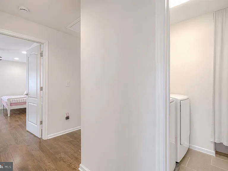 4 Regency Ct — Photo 32