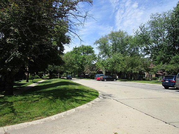 3rd image of 25284 Maplebrooke Dr #1