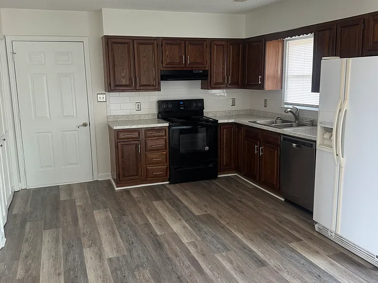 1219 Davis Bay Rd — Photo 8