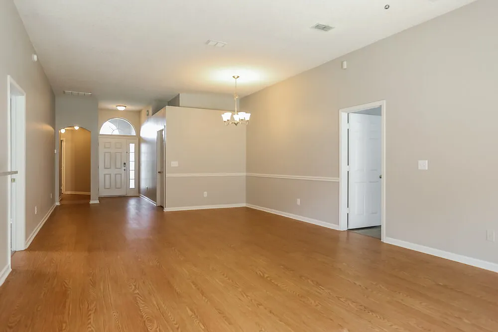 4 bed, 2.0 bath, 1746 sqft, $2,050 — Photo 4