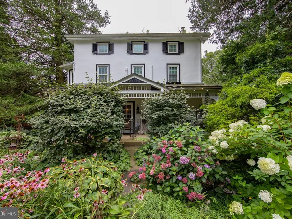 4 Seminary Rd, Glenmoore, PA 19343