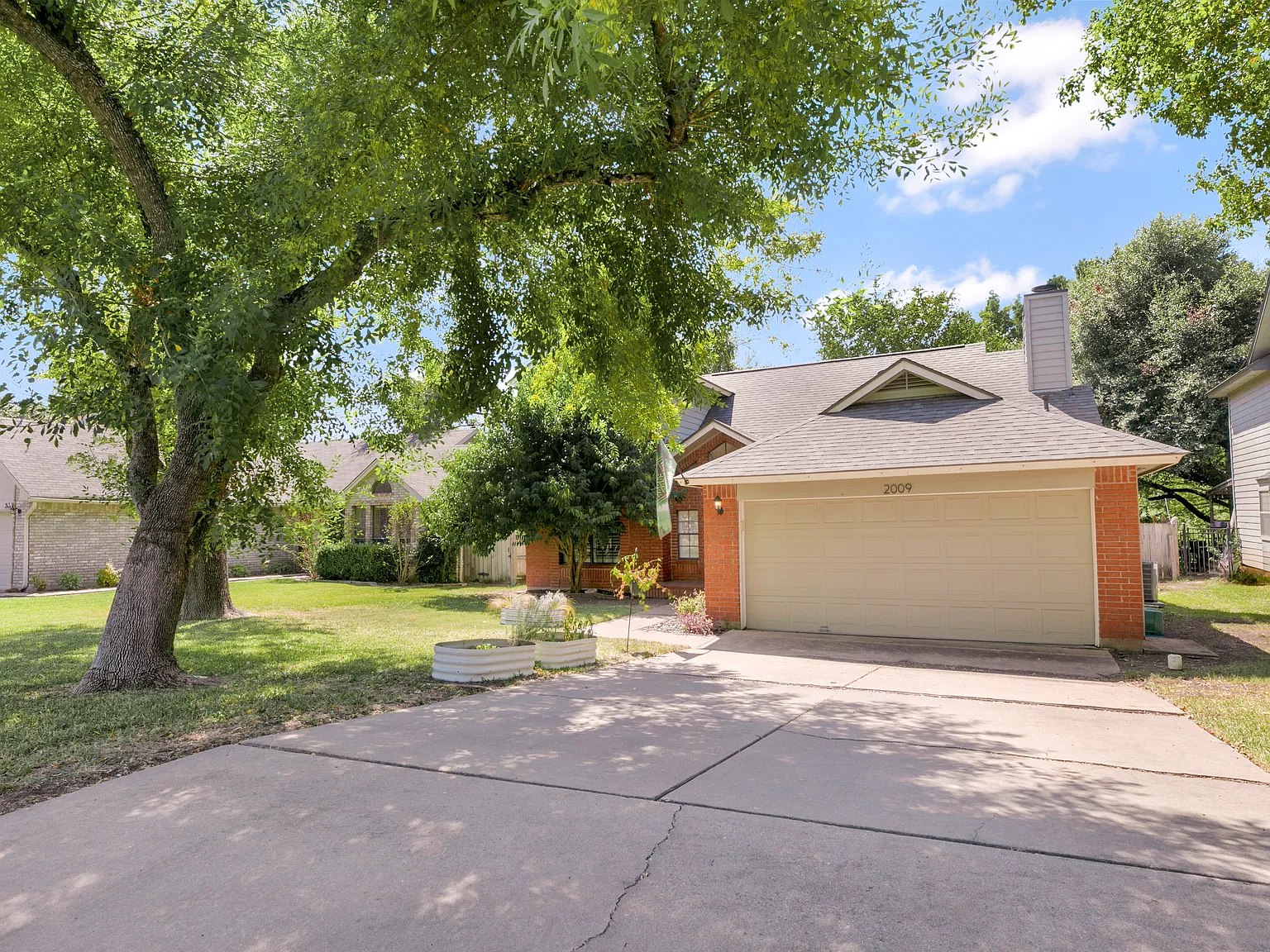 3 bed, 1395 sqft, $2,095 — Photo 3