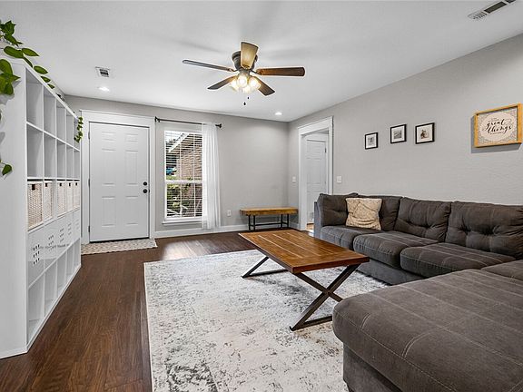 2nd image of 118 Mae St