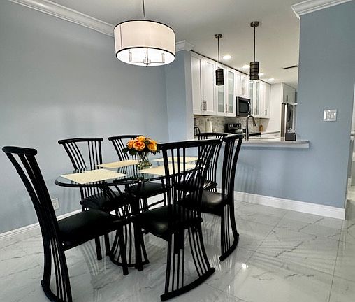 3rd image of 5675 Queen Palm Ct