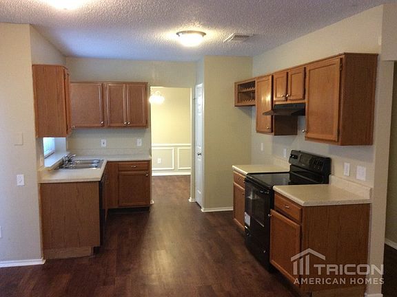3rd image of 2508 Dahlia Dr