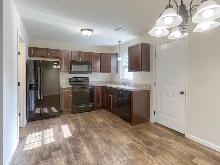 531 Byler Cir — Photo 6