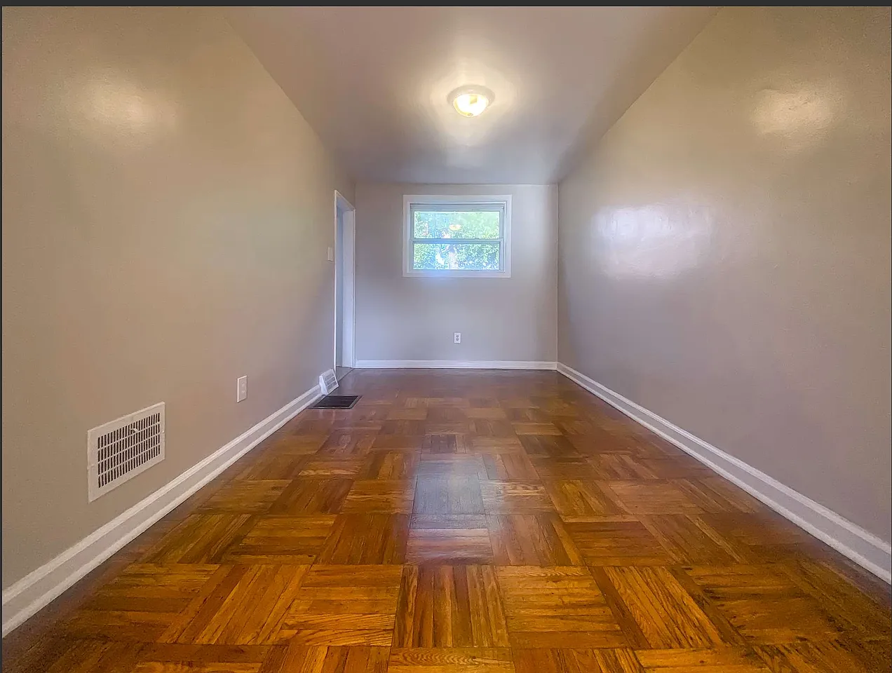 3 bed, 1125 sqft, $1,896 — Photo 3
