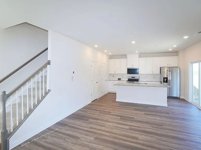221 Alden Ct — Photo 13