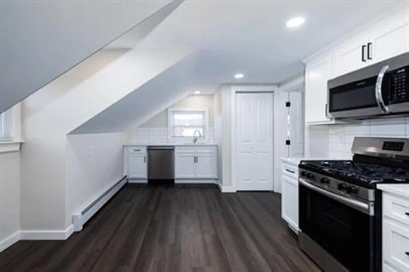 1 bed, 1.0 bath, 700 sqft, $1,595 — Photo 1