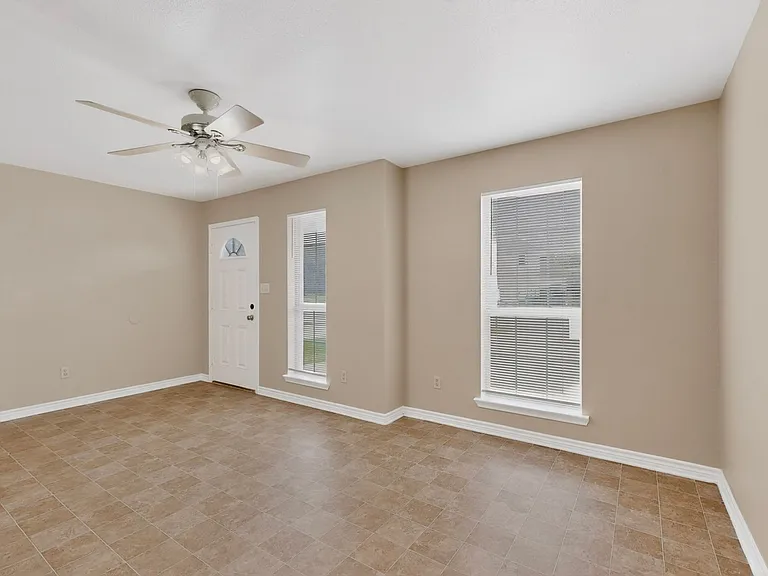 117 W Wilson Ave — Photo 4