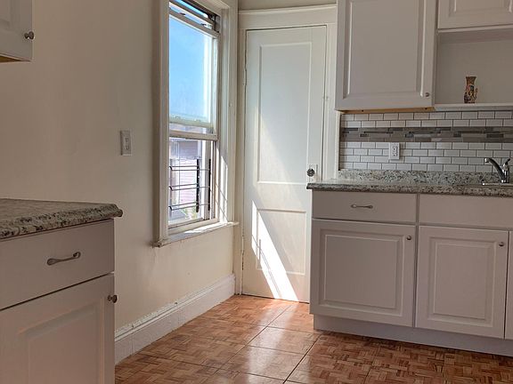2nd image of 10432 122nd St Floor 2