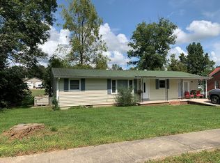 208 W 4th St, Livingston, TN 38570