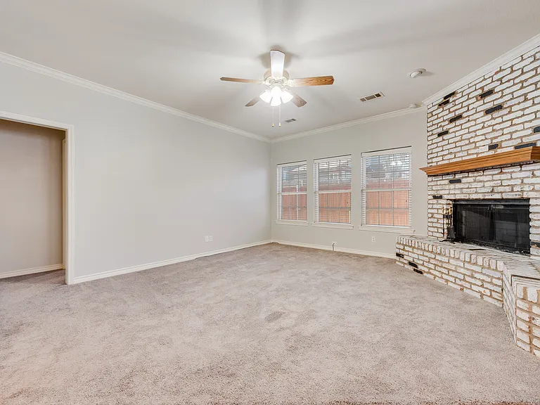 739 Harbour Town Dr — Photo 5
