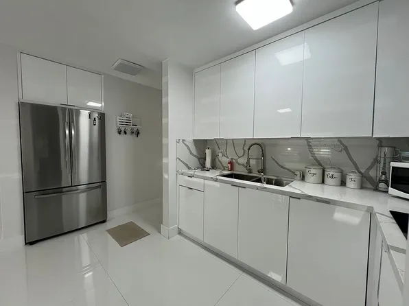 2385 NW 11th St APT B11, Miami, FL 33125