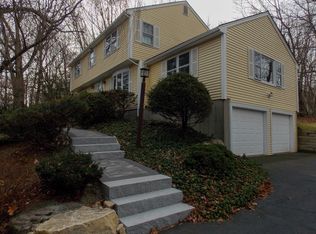 22 Lantern Ln, Worcester, MA 01609