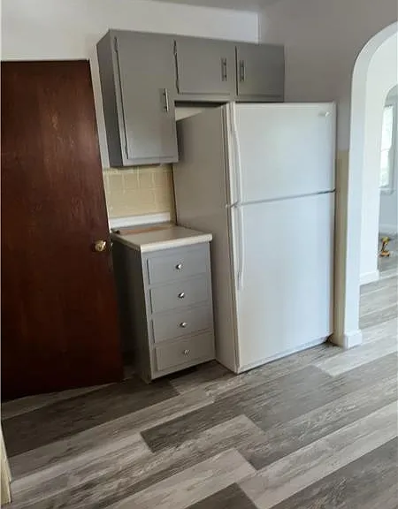 130 W McConnell Ave — Photo 3