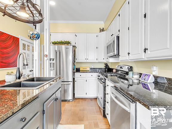 3rd image of 109 River Oaks Dr