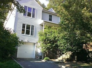 3 Daley Pl, Glen Cove, NY 11542