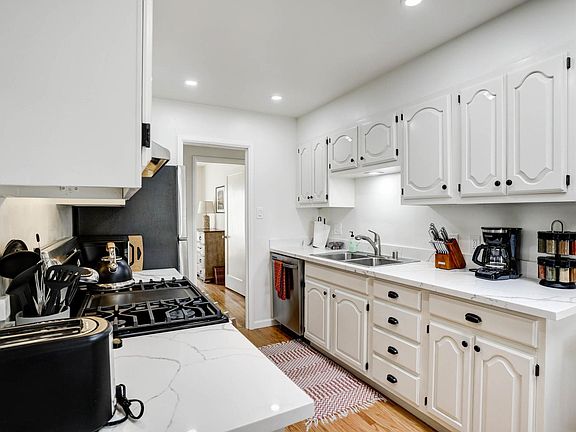 4th image of 714 Oakwood Ave