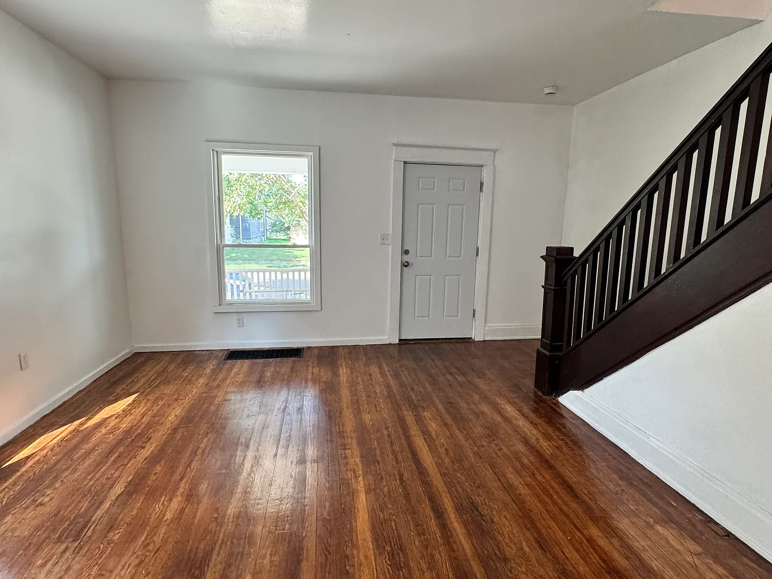 2 bed, 1.5 bath, 1360 sqft, $1,200 — Photo 2