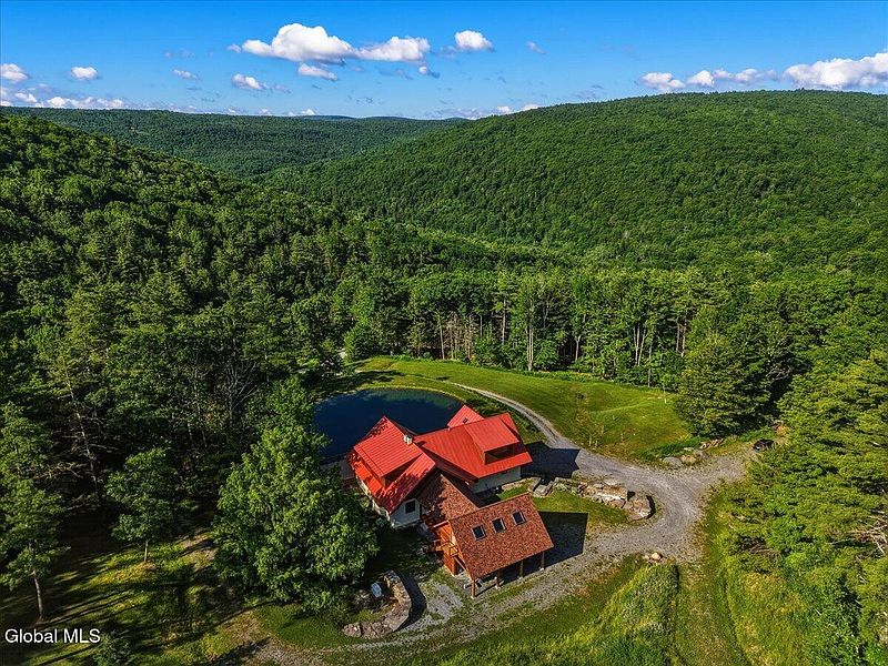 4th image of 165 Vaughn Hill Road