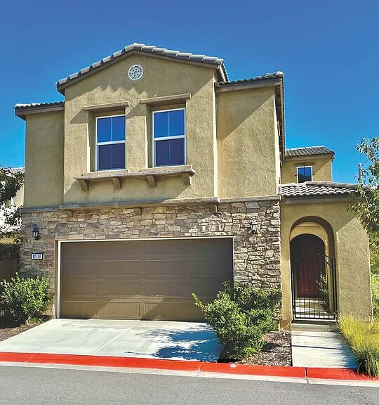 42720 Azure St — Photo 1