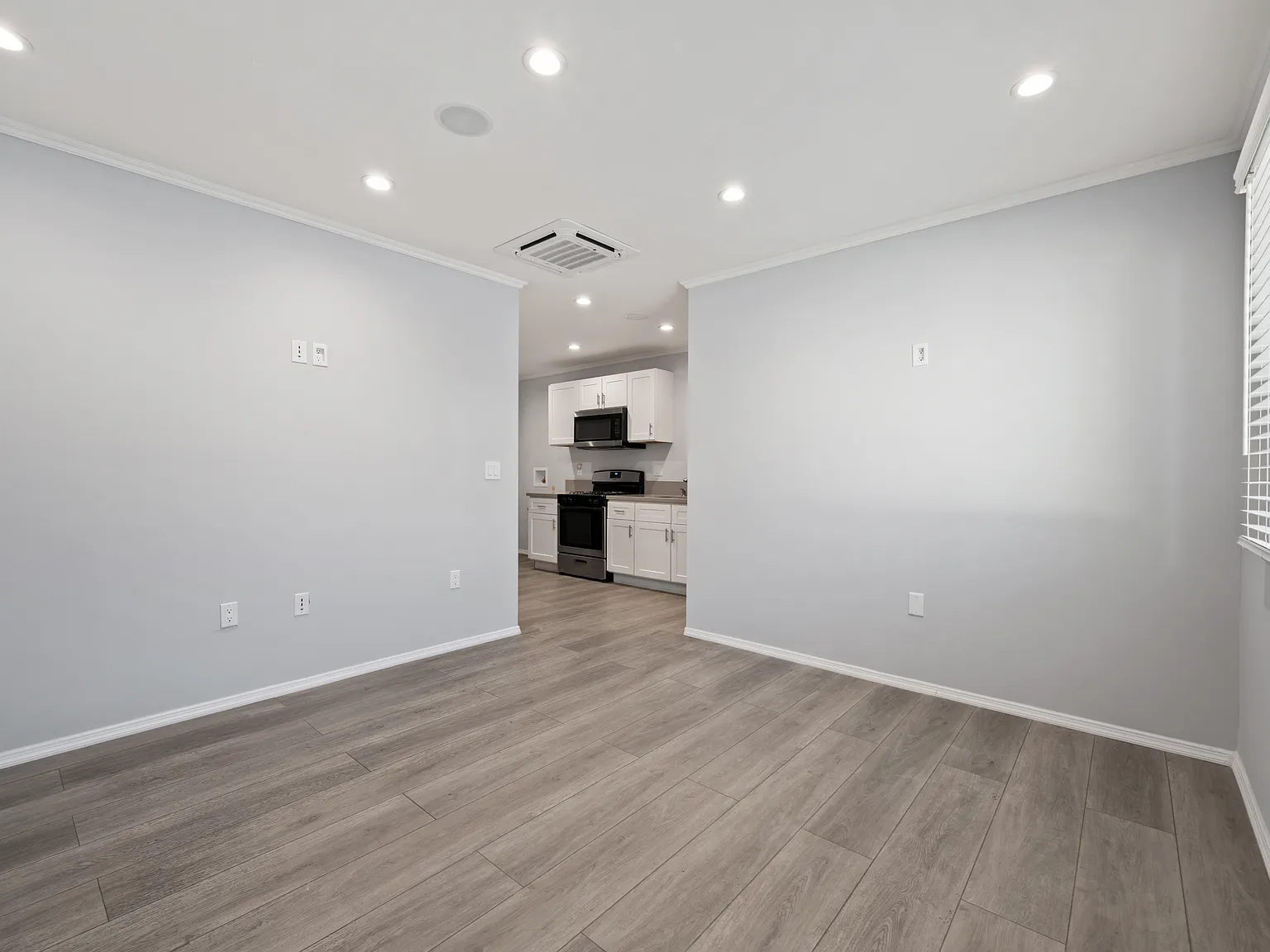1 bed, 450 sqft, $2,000 — Photo 2