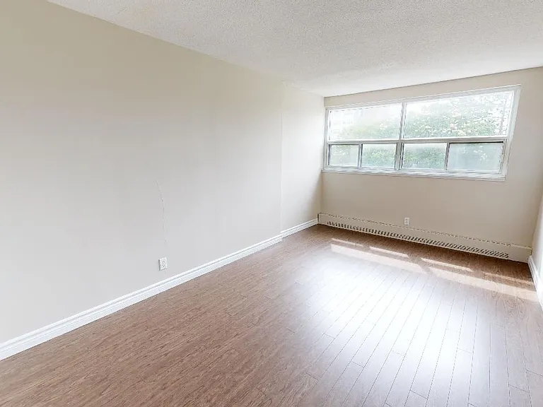 2470 Southvale Cres — Photo 23