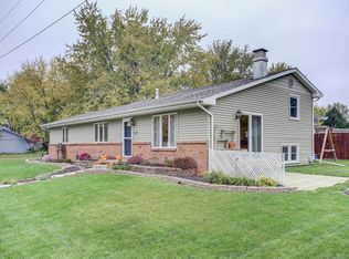 202 Peacock Dr, Mahomet, IL