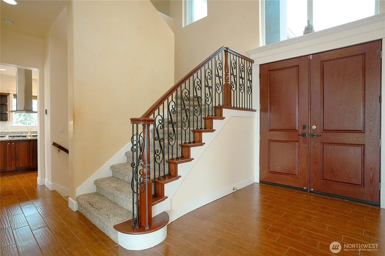 5 bed, 3.5 bath, 4750 sqft, $5,750 — Photo 3