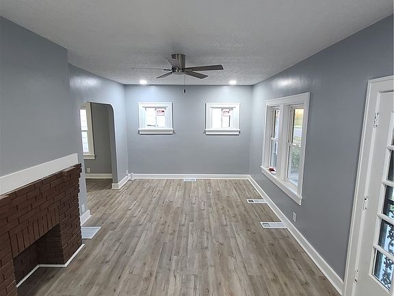 3rd image of 1341 Shaftesbury Rd