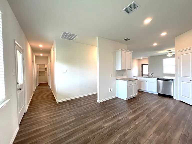 1511 Avery Pointe Dr — Photo 10
