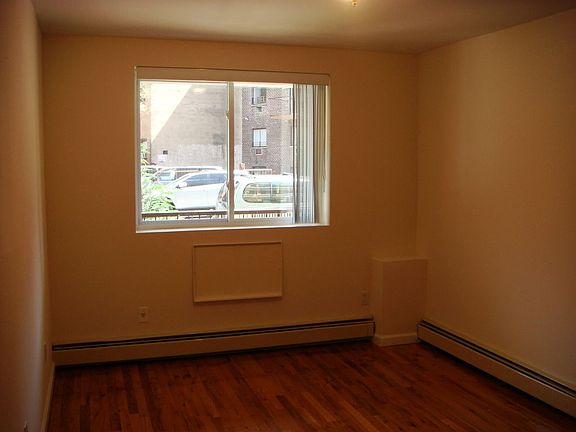 4th image of 2536 27th St APT 1A