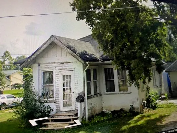 598 E Washington St, Marengo, IA 52301