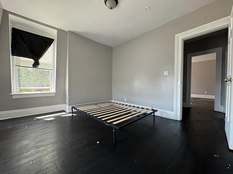 860 Park Ave #8 — Photo 4