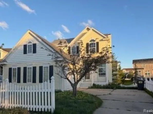 88 Champlain Blvd, Howell, MI 48843