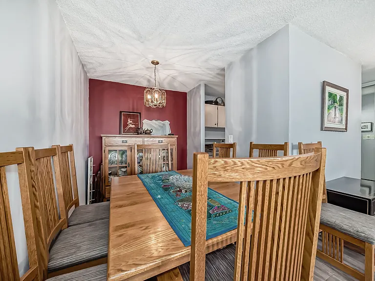 13910 Stony Plain Rd NW — Photo 18