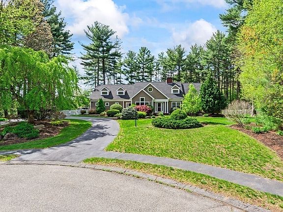 3rd image of 33 Smallwood Cir