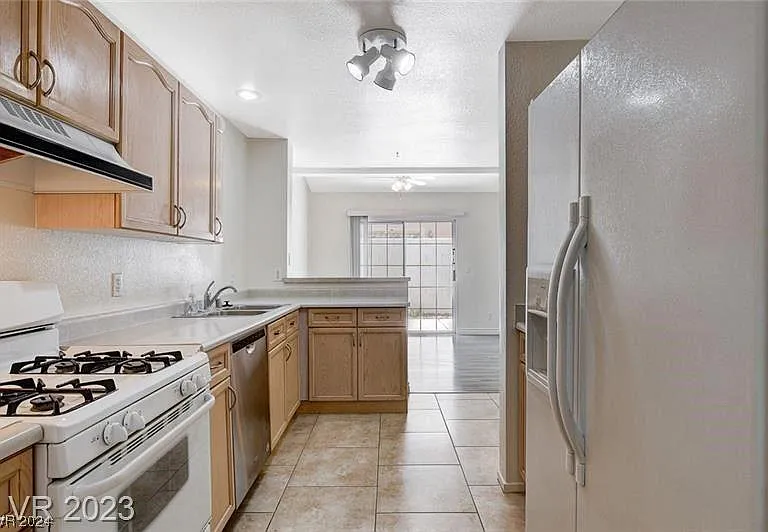 8429 Sewards Bluff Ave — Photo 15