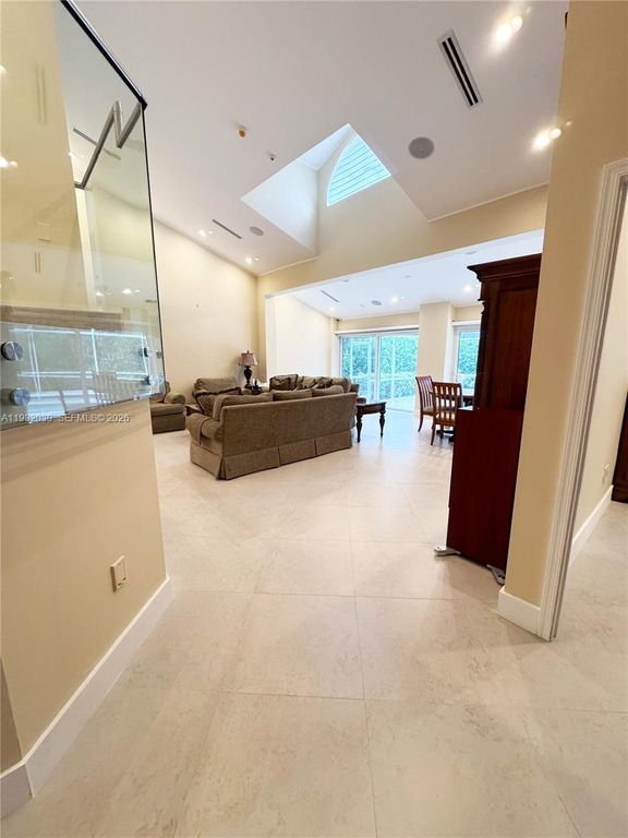 610 Misty Oaks Ln, photo 4