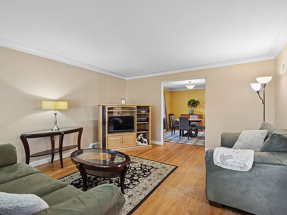 4th image of 2904 W Fargo Ave
