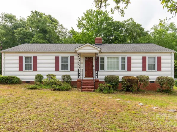 439 Kershaw Country Club Rd, Kershaw, SC 29067